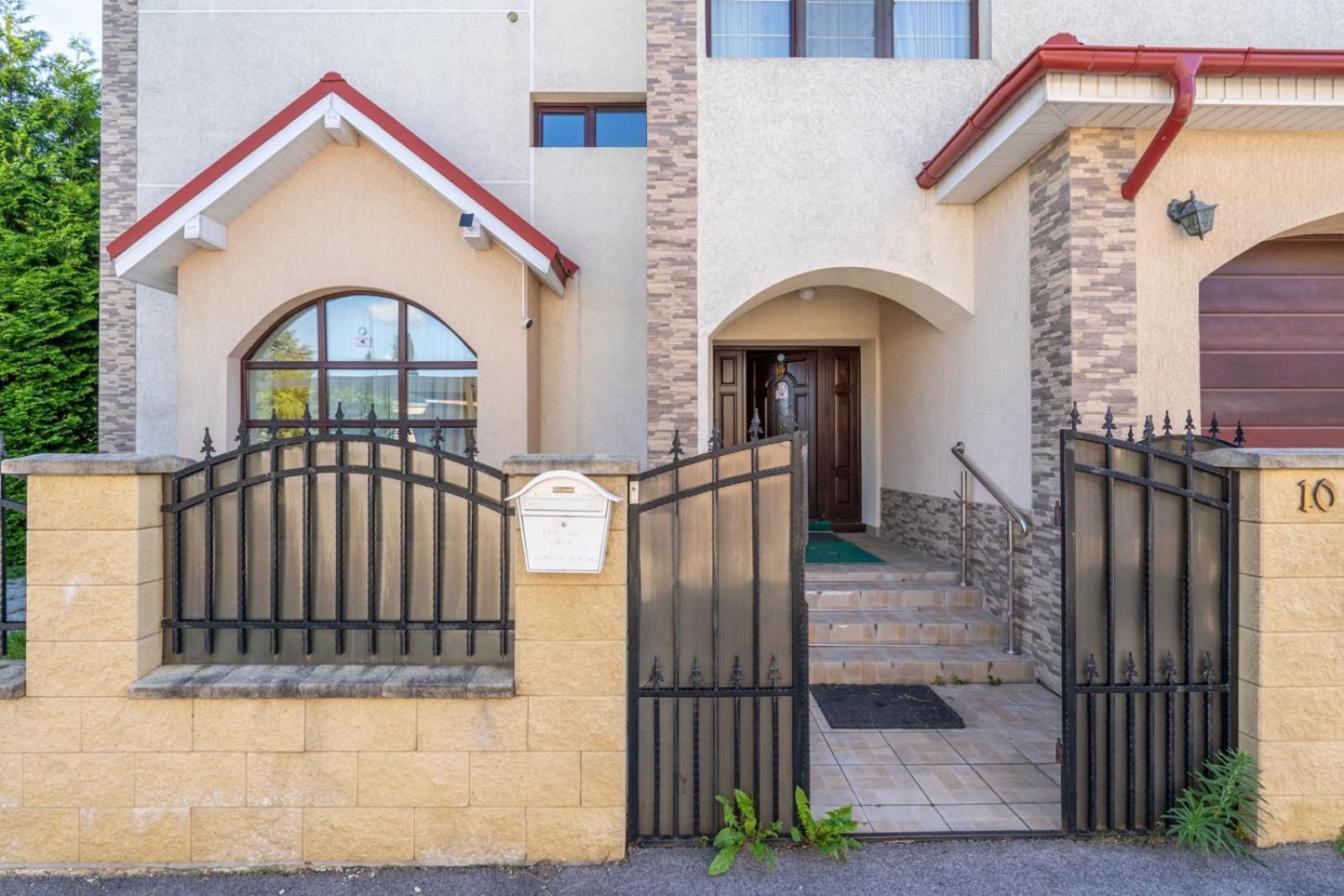 Farawayhomes Aparthotel Near Vienna Airport - Anytime Self Check-In Брукк-ан-дер-Лайта Экстерьер фото