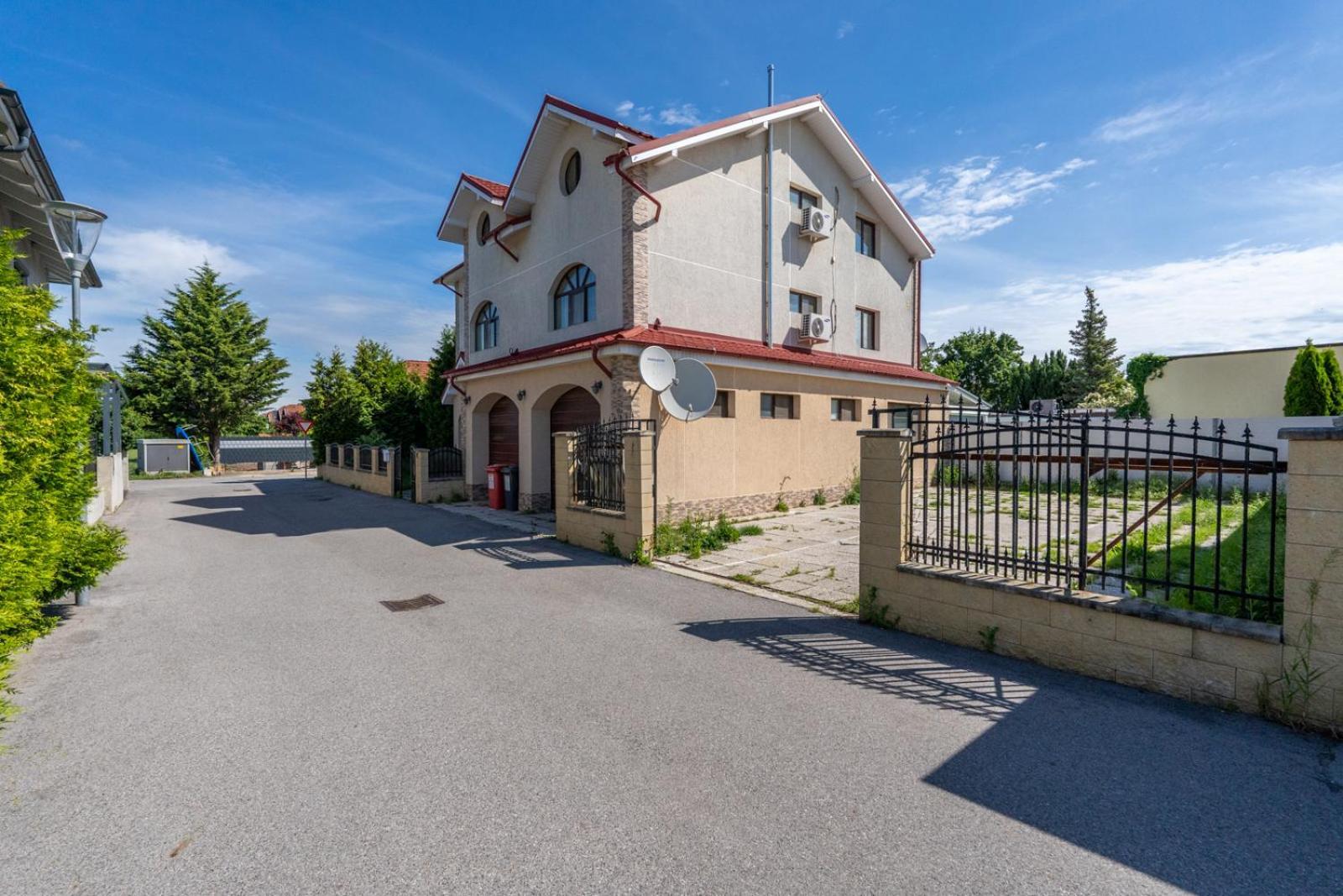 Farawayhomes Aparthotel Near Vienna Airport - Anytime Self Check-In Брукк-ан-дер-Лайта Экстерьер фото