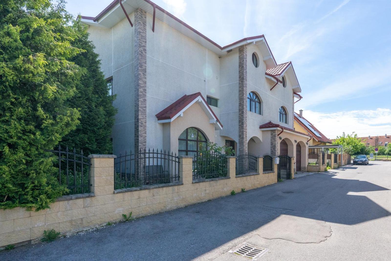 Farawayhomes Aparthotel Near Vienna Airport - Anytime Self Check-In Брукк-ан-дер-Лайта Экстерьер фото